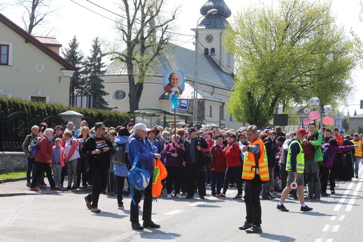 5. pielgrzymka do Łagiewnik wyrusza z Hałcnowa - cz. I