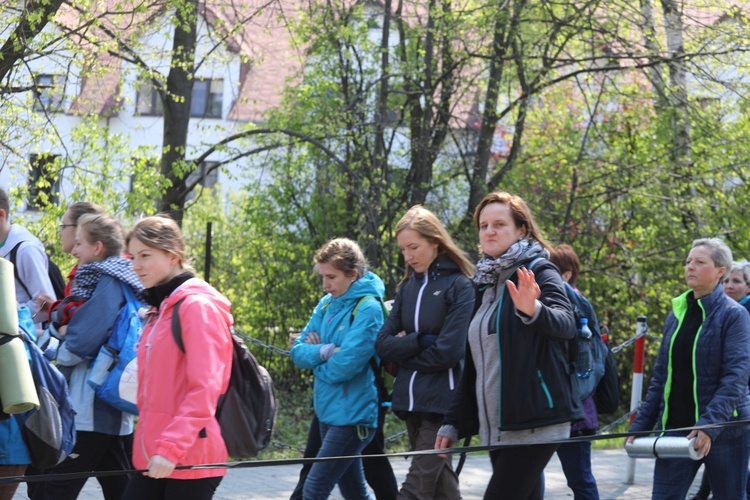 5. pielgrzymka do Łagiewnik wyrusza z Hałcnowa - cz. I