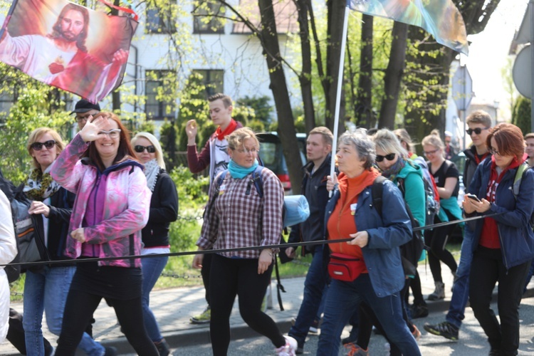 5. pielgrzymka do Łagiewnik wyrusza z Hałcnowa - cz. I