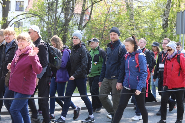 5. pielgrzymka do Łagiewnik wyrusza z Hałcnowa - cz. I