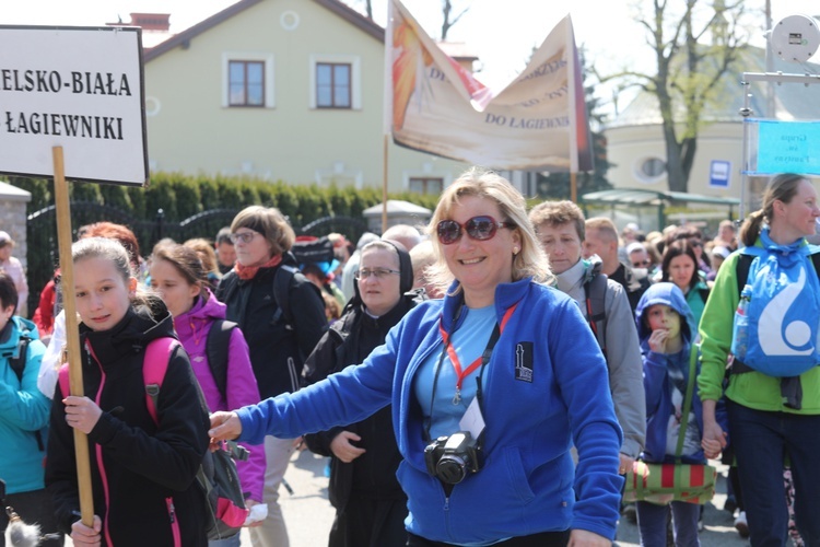 5. pielgrzymka do Łagiewnik wyrusza z Hałcnowa - cz. I