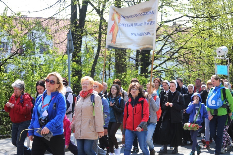 5. pielgrzymka do Łagiewnik wyrusza z Hałcnowa - cz. I