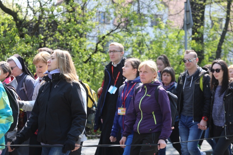 5. pielgrzymka do Łagiewnik wyrusza z Hałcnowa - cz. I