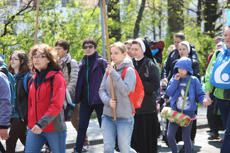 5. pielgrzymka do Łagiewnik wyrusza z Hałcnowa - cz. I