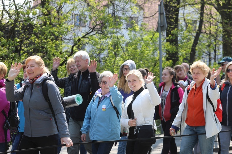 5. pielgrzymka do Łagiewnik wyrusza z Hałcnowa - cz. I