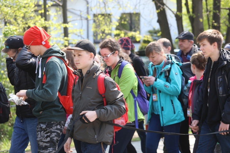 5. pielgrzymka do Łagiewnik wyrusza z Hałcnowa - cz. II