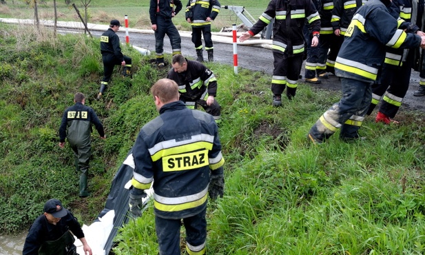 Śląsk: Stan alarmowy już tylko w jednym miejscu