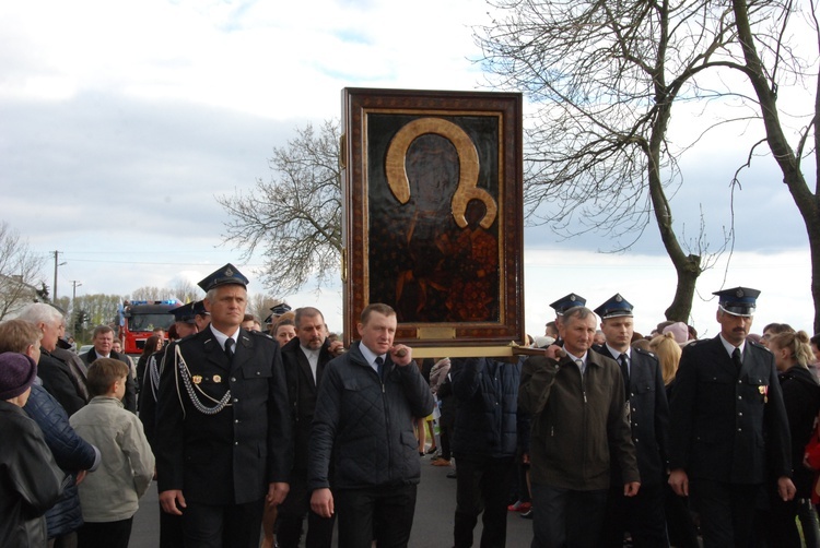 Powitanie ikony MB Częstochowskiej w Łaniętach