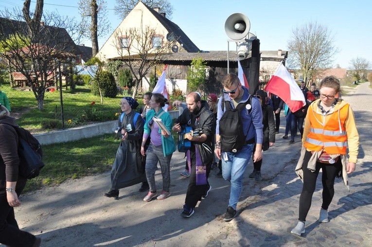 Pielgrzymka "Promienista" - dzień I - grupa ze Słupska