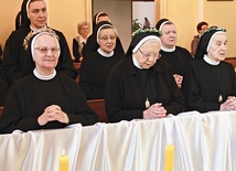 ▲	Jubileuszowa Msza św., w trakcie której siostry odnowiły swoje  śluby, odbyła się  w zielonogórskiej kaplicy Zgromadzenia Sióstr  św. Elżbiety.