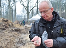 ▲	Nad poszukiwaniem grobów niezłomnych pracuje ekipa prof. Krzysztofa Szwagrzyka, wiceprezesa IPN.