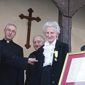 Wręczenia papieskiego odznaczenia dokonał  bp Tadeusz Rakoczy
