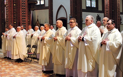 Uczestnicy rekolekcji podczas Mszy św. w katedrze gliwickiej.