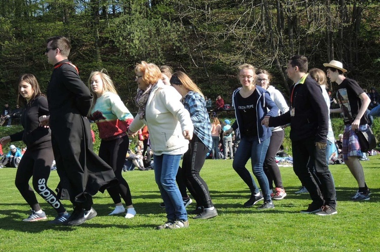 Na boisku w Wysokiej 2017 - tańce i odpoczynek