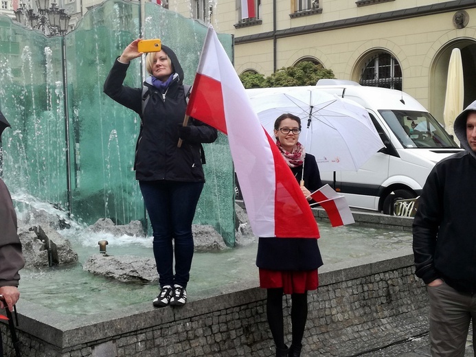 Dzień Flagi Rzeczpospolitej Polskiej we Wrocławiu