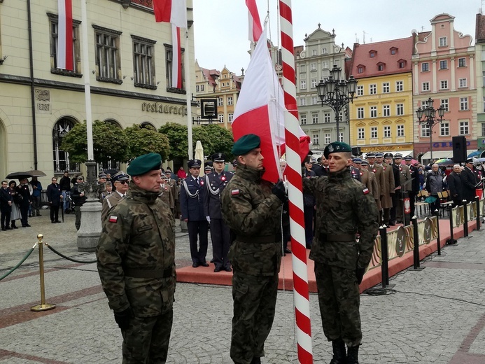 Dzień Flagi Rzeczpospolitej Polskiej we Wrocławiu