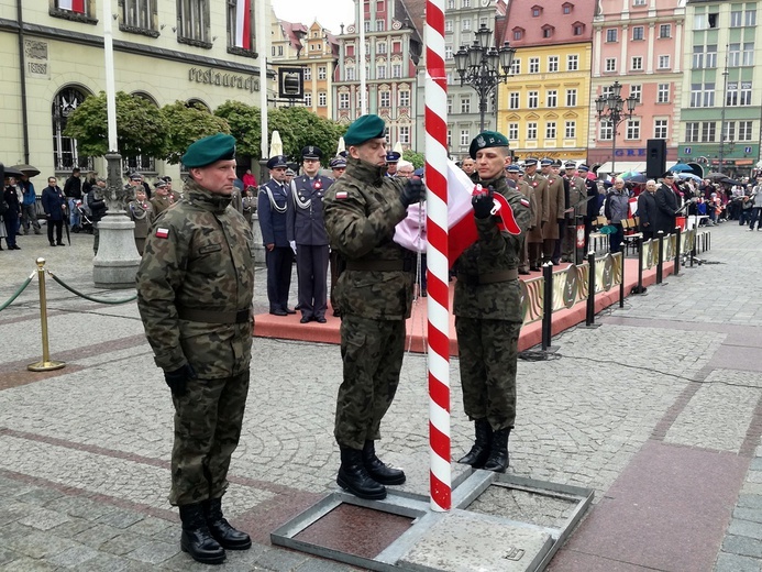 Dzień Flagi Rzeczpospolitej Polskiej we Wrocławiu