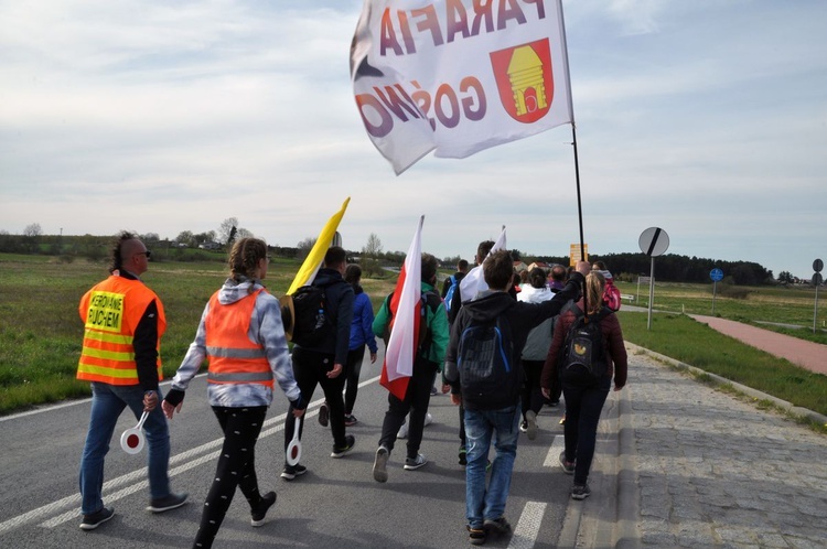 Pielgrzymka "Promienista" - dzień II - grupa z Gościna i Karlina