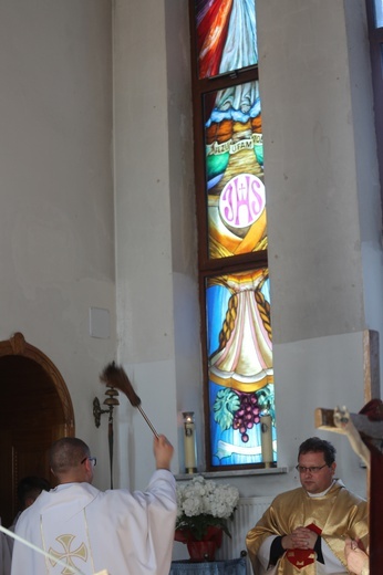 Poświęcenie witraża Bożego Miłosierdzia w kościele w Nidku