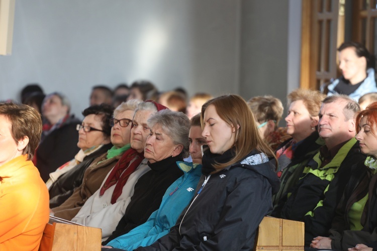 Poświęcenie witraża Bożego Miłosierdzia w kościele w Nidku