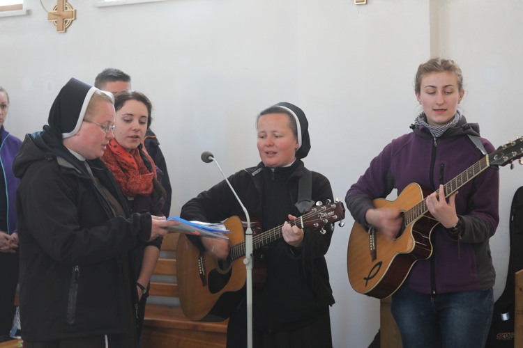 Poświęcenie witraża Bożego Miłosierdzia w kościele w Nidku