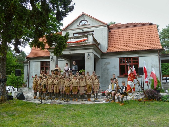 W willi Jeżewo Kinga i Arkadiusz Głogowscy organizują wieczornice patriotyczne.