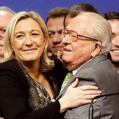 W 2014 r. między Marine Le Pen i jej ojcem była jeszcze zgoda. Rok później wyrzuciła go z partii.