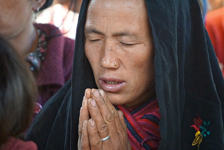 Kobieta Tamangów podczas modlitwy.