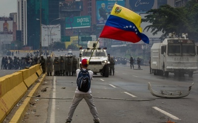 Wenezuela: Wóz pancerny wjechał w demonstrantów