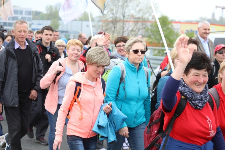 5. pielgrzymka diecezjalna z Hałcnowa wkracza do Łagiewnik