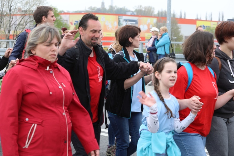 5. pielgrzymka diecezjalna z Hałcnowa wkracza do Łagiewnik