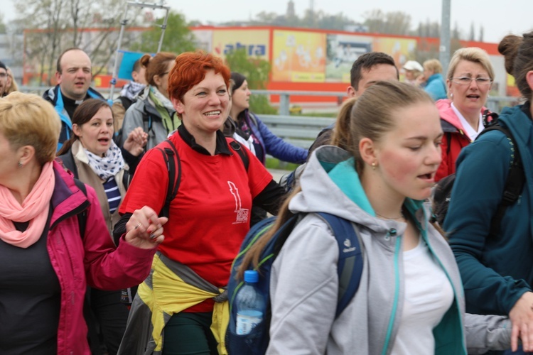 5. pielgrzymka diecezjalna z Hałcnowa wkracza do Łagiewnik