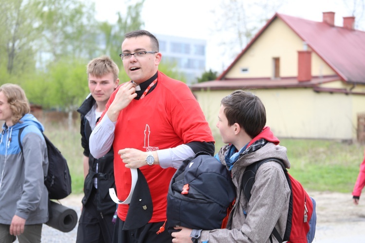 5. pielgrzymka diecezjalna z Hałcnowa wkracza do Łagiewnik