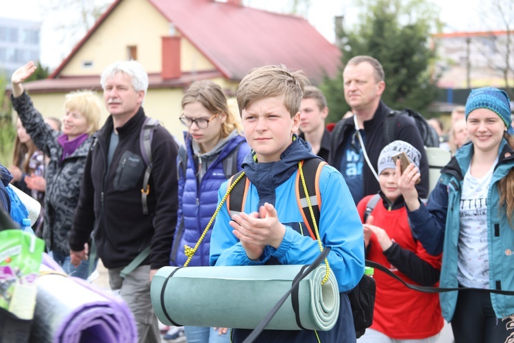 5. pielgrzymka diecezjalna z Hałcnowa wkracza do Łagiewnik