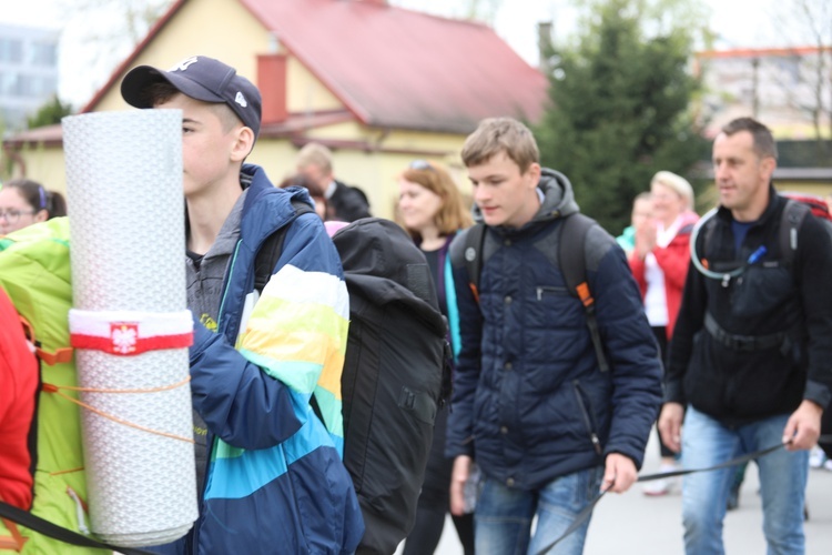 5. pielgrzymka diecezjalna z Hałcnowa wkracza do Łagiewnik