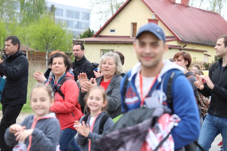 5. pielgrzymka diecezjalna z Hałcnowa wkracza do Łagiewnik