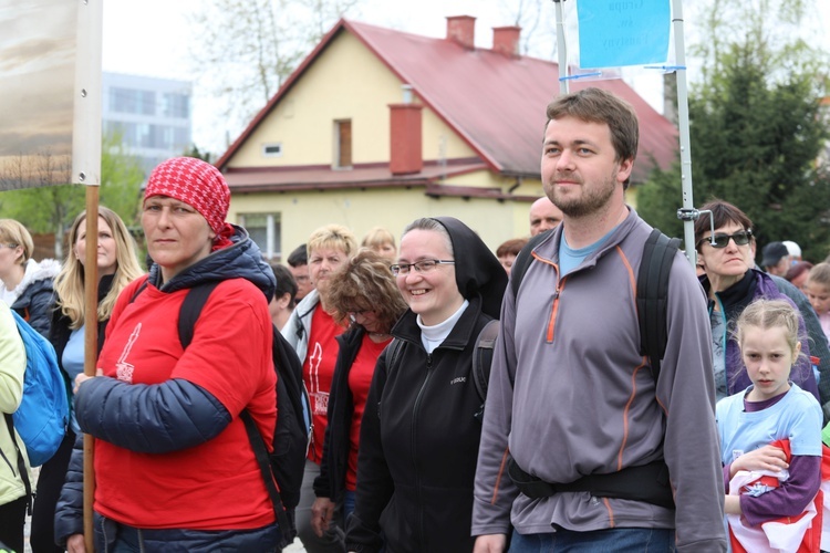 5. pielgrzymka diecezjalna z Hałcnowa wkracza do Łagiewnik