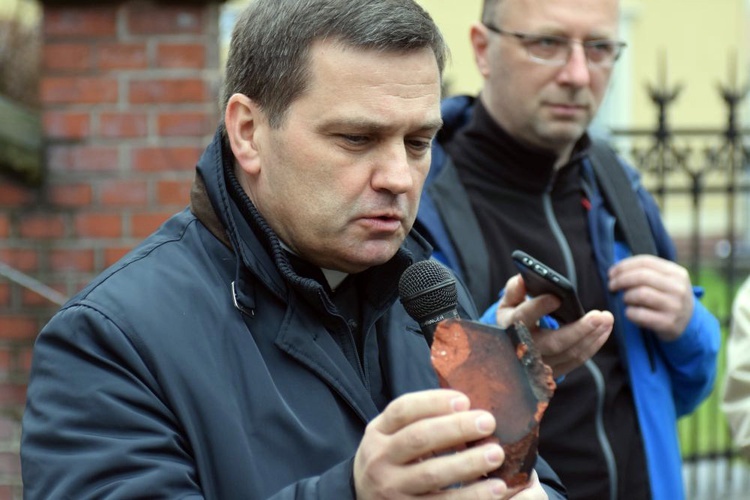 Zbierają pieniądze na remont walącej się wieży