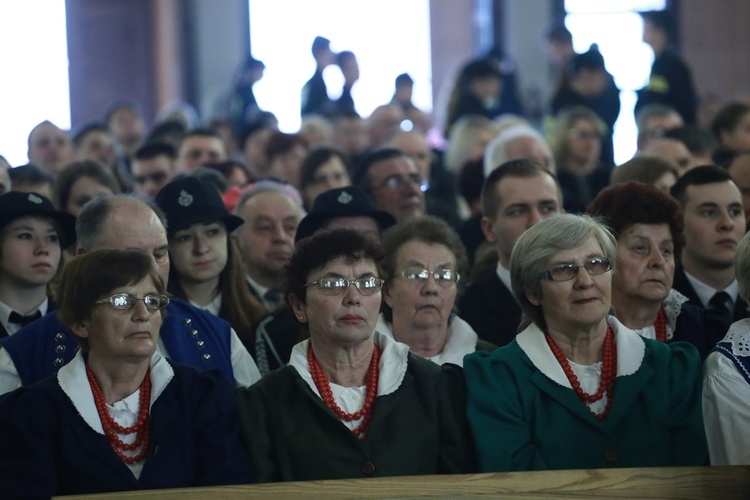 Święty Florian stanął w Ropie