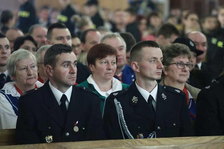 Święty Florian stanął w Ropie