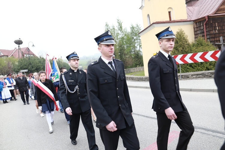 Święty Florian stanął w Ropie