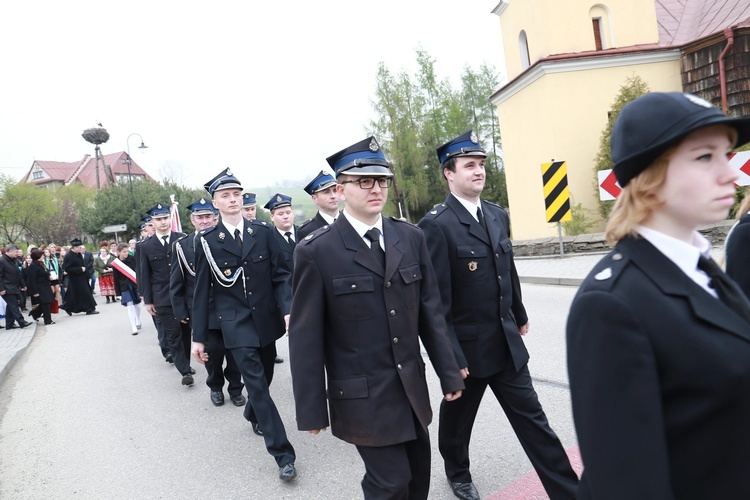 Święty Florian stanął w Ropie