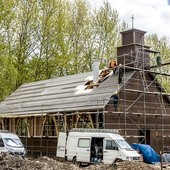 Powstaje z popiołów