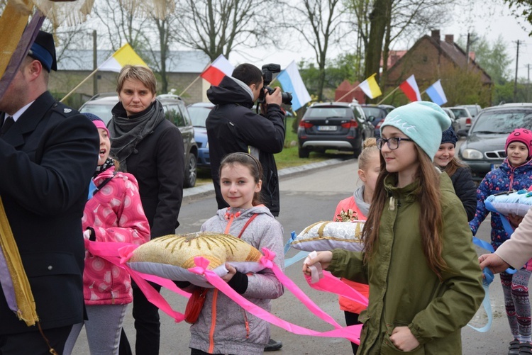 Powitanie ikony MB Częstochowskiej w Miłonicach