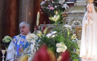 ks. Jan Ordowski pożegnał Matkę Bożą Eucharystią o zobowiązaniem szerzenia w parafii jej kultu.