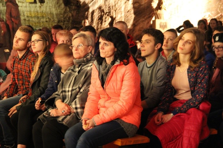 Adoracja pod ziemią