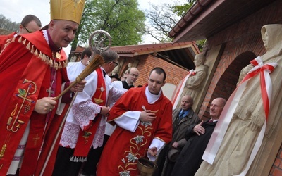 Poświęcenie figur w Panteonie Świętych i Błogosławionych