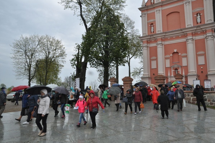 Pielgrzymka Żywego Różańca do Skrzatusza