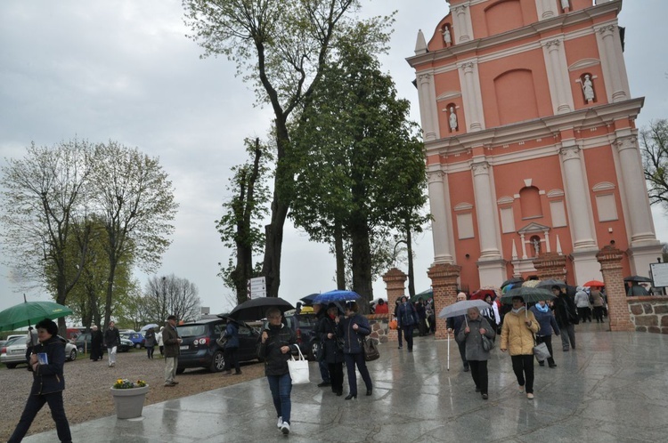 Pielgrzymka Żywego Różańca do Skrzatusza