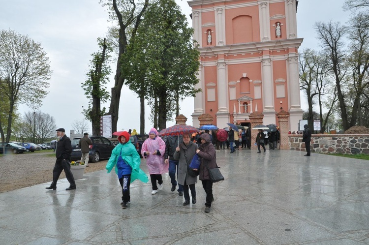 Pielgrzymka Żywego Różańca do Skrzatusza